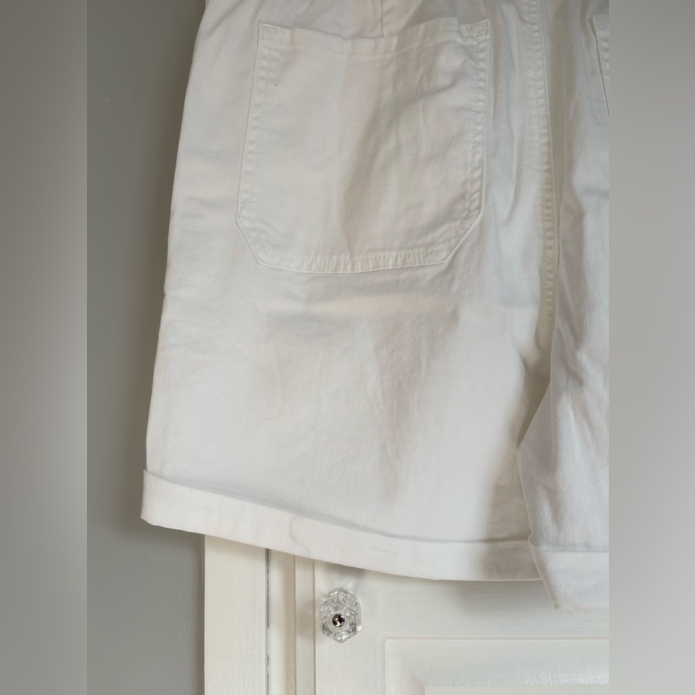NWT || Gloria Vanderbilt Shorts in White - Picture 6 of 6